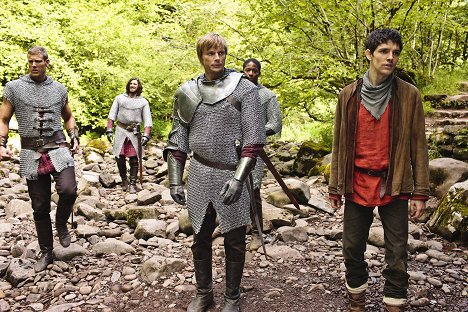 Tom Hopper, Eoin Macken, Bradley James, Tomiwa Edun, Colin Morgan - Merlin - Aithusa - Kuvat elokuvasta