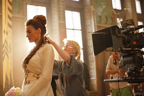 Sarah Parish - Merlin - Beauty and the Beast - Part 1 - Making of