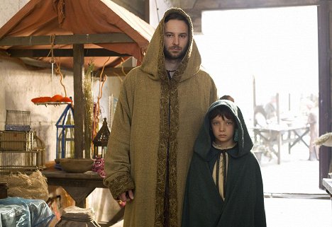 Alun Raglan, Asa Butterfield - Merlin – Die neuen Abenteuer - Jedes Ende besitzt einen Anfang - Filmfotos