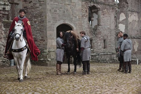 Santiago Cabrera, Eoin Macken, Bradley James, Tom Hopper, Tomiwa Edun - Merlin – Die neuen Abenteuer - Die dunkelste Stunde (2) - Filmfotos