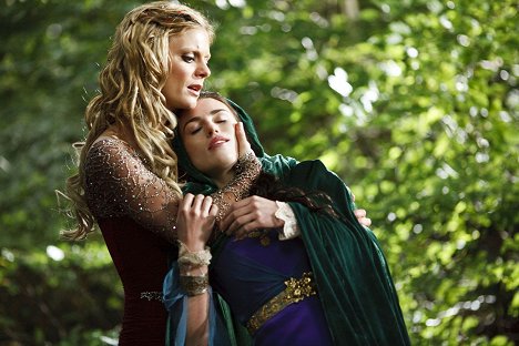 Emilia Fox, Katie McGrath - Merlin – Die neuen Abenteuer - Die Ritter von Medhir - Filmfotos