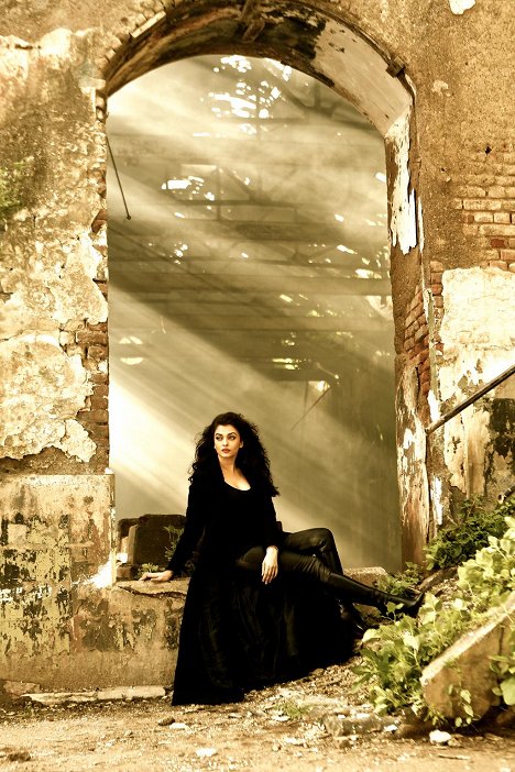 Aishwarya Rai Bachchan - Jazbaa - Opfer einer Mutter - Werbefoto