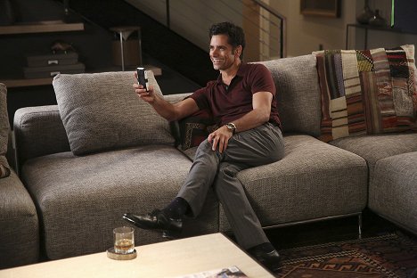 John Stamos - Grandfathered - Guys' Night - Z filmu