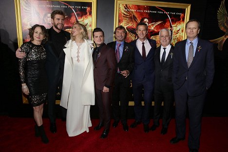 Nina Jacobson, Liam Hemsworth, Jennifer Lawrence, Josh Hutcherson - Hunger Games: Síla vzdoru 2. část - Z akcí
