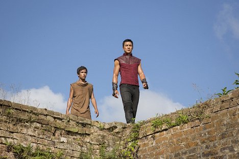 Aramis Knight, Daniel Wu Yin-cho - Into the Badlands - Das Fort - Filmfotos