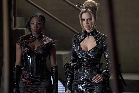 Rutina Wesley, Kristin Bauer van Straten - True Blood - Somebody That I Used to Know - Photos