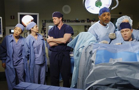 Sandra Oh, Ellen Pompeo, Eric Dane, James Pickens Jr. - Grey's Anatomy - Die jungen Ärzte - Verlangen - Filmfotos