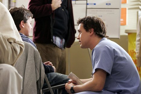 T.R. Knight - Grey's Anatomy - Drowning on Dry Land - Photos