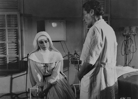 Audrey Hepburn, Peter Finch - The Nun's Story - Photos