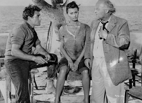 Sophia Loren, Laurence Naismith - Boy on a Dolphin - Photos