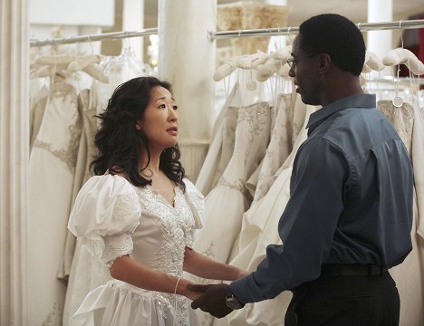 Sandra Oh, Isaiah Washington - Grey's Anatomy - The Other Side of This Life: Part 1 - Photos