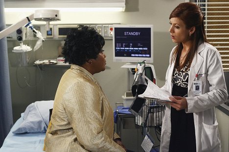 Loretta Devine, Kate Walsh - Grey's Anatomy - Testing 1-2-3 - Photos