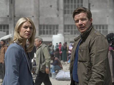Claire Danes, Max Beesley - Homeland - The Tradition of Hospitality - Photos