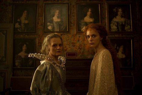 Shirley Henderson, Stacy Martin - Tale of Tales - Photos