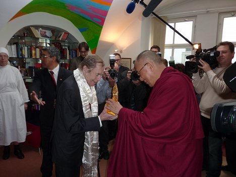 Václav Havel, Seine Heiligkeit der 14. Dalai Lama - V objetí dalajlamy - Filmfotos