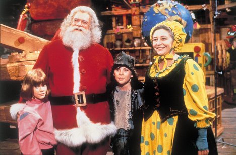 Carrie Kei Heim, David Huddleston, Christian Fitzpatrick, Judy Cornwell - Santa Claus: The Movie - Z filmu