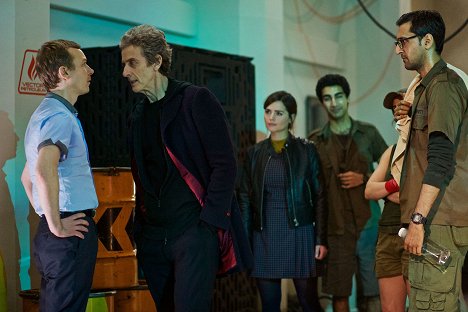 Steven Robertson, Peter Capaldi, Jenna Coleman, Arsher Ali - Doctor Who - Under the Lake - Photos