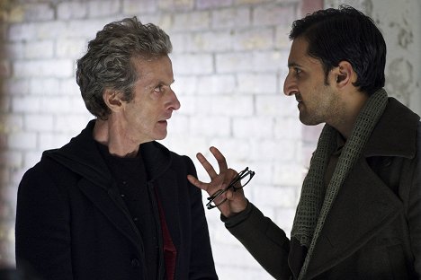 Peter Capaldi, Arsher Ali - Doctor Who - Vor der Flut - Filmfotos