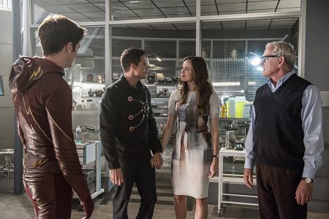 Robbie Amell, Danielle Panabaker, Victor Garber - Flash - Człowiek, który uratował Central City - Z filmu