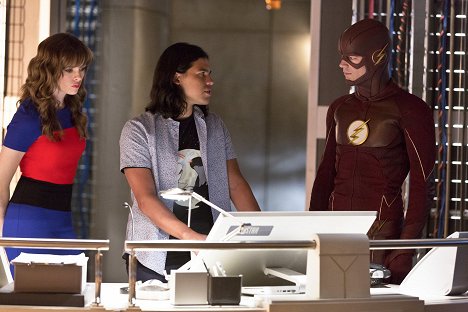 Danielle Panabaker, Carlos Valdes, Grant Gustin - The Flash - Family of Rogues - Photos
