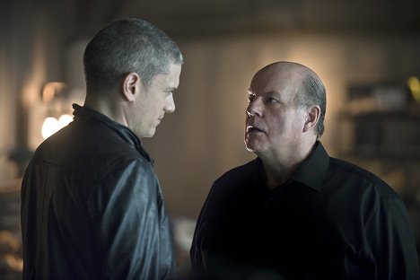 Wentworth Miller, Michael Ironside - The Flash - Family of Rogues - Photos