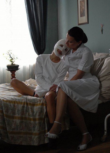 Janna Lisa Dombrowsky, Susanne Sachsse - Bandaged - Kuvat elokuvasta