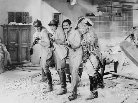 Zeppo Marx, Chico Marx, Groucho Marx, Harpo Marx - Die Marx Brothers im Krieg - Filmfotos