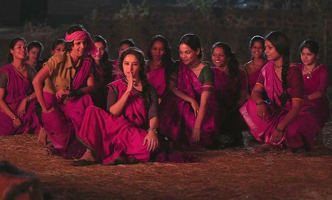 Divya Jagdale, Madhuri Dixit - Gulaab Gang - Filmfotos