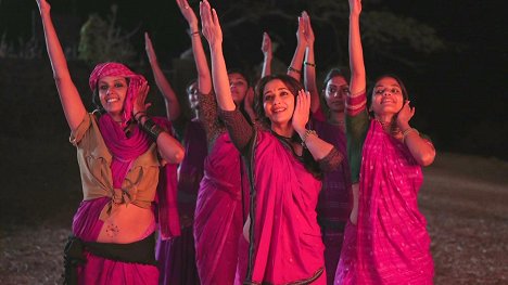 Divya Jagdale, Madhuri Dixit - Pink Gang - Photos