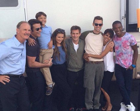 Michael O'Neill, Goran Višnjič, Pierce Gagnon, Grace Gummer, Maury Sterling, Tyler Hilton, Halle Berry - Extant - Z nakrúcania