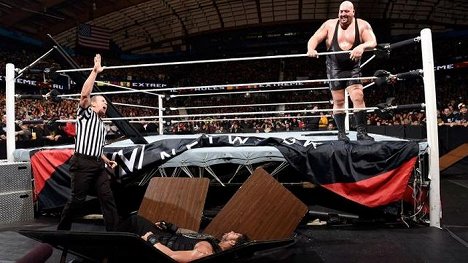 Joe Anoa'i, Paul Wight - WWE Extreme Rules - Photos