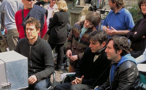 Hugh Grant, Nicholas Hoult, Chris Weitz, Paul Weitz - About a Boy - Van de set