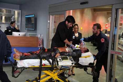 Colin Donnell, S. Epatha Merkerson - Chicago Med - Derailed - Photos