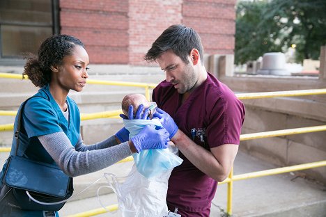 Yaya DaCosta, Colin Donnell - Chicago Med - iNO - Photos