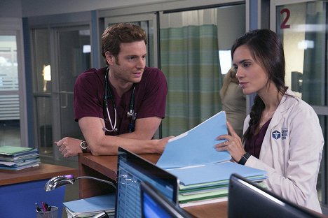 Nick Gehlfuss, Torrey DeVitto - Chicago Med - Fallback - Z filmu