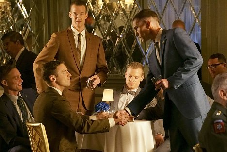 Wilson Bethel, Bret Harrison, Kenneth Mitchell, Sam Reid, Desmond Harrington - The Astronaut Wives Club - Z filmu