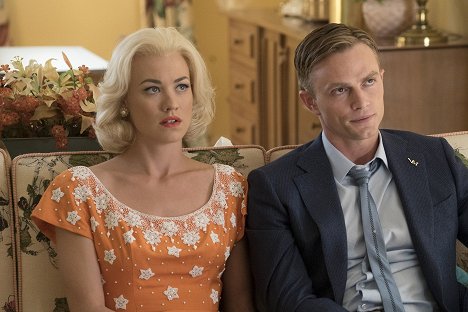 Yvonne Strahovski, Wilson Bethel - The Astronaut Wives Club - Filmfotos