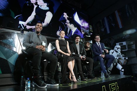 John Boyega, Daisy Ridley, Adam Driver, J.J. Abrams - Star Wars: Sila sa prebúdza - Z akcií