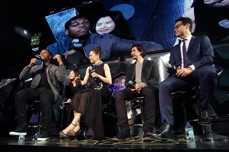 John Boyega, Daisy Ridley, Adam Driver, J.J. Abrams - Star Wars: The Force Awakens - Tapahtumista