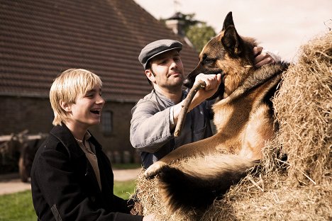 Tom van Kalmthout, Bas Muijs - Snuf de hond en de jacht op vliegende Volckert - Kuvat elokuvasta