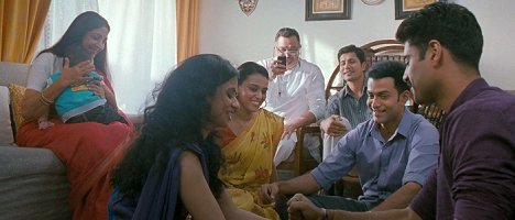 Deepti Naval, Rasika Dugal, Swara Bhaskar, Rishi Kapoor, Prithviraj Sukumaran - Aurangzeb - Van film