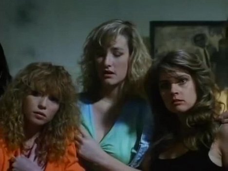 Gail Thackray - Sorority House Massacre II - Van film