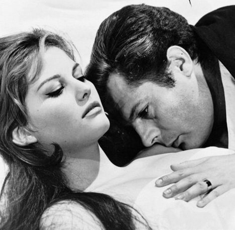 Claudia Cardinale, Marcello Mastroianni - Il bell'Antonio - Photos