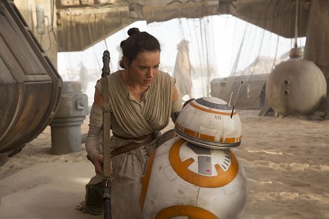 Daisy Ridley - Star Wars: The Force Awakens - Photos