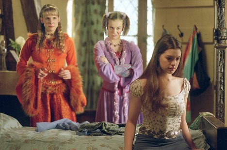 Lucy Punch, Jennifer Higham, Anne Hathaway - Ella Enchanted - Photos