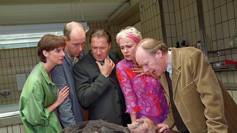 Stephanie Überall, Gerburg Jahnke - Der Tod ist kein Beinbruch - Photos