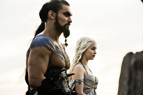 Jason Momoa, Emilia Clarke - Game Of Thrones - Der Winter naht - Filmfotos