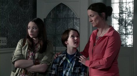 Jodelle Ferland, Christian Martyn, Ellie Harvie - Home Alone: The Holiday Heist - Photos