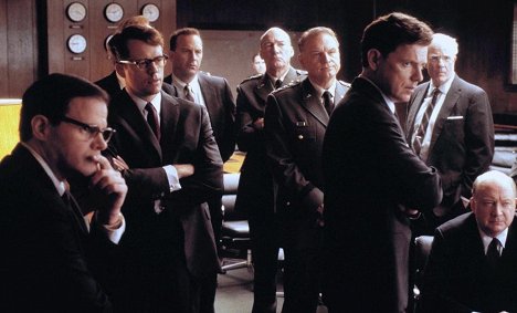 Steven Culp, Kevin Costner, Ed Lauter, Bill Smitrovich, Bruce Greenwood - Thirteen Days - Photos