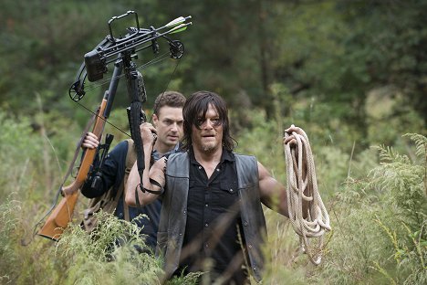 Ross Marquand, Norman Reedus - The Walking Dead - Forget - Photos